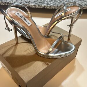 Steve Madden Silver heels